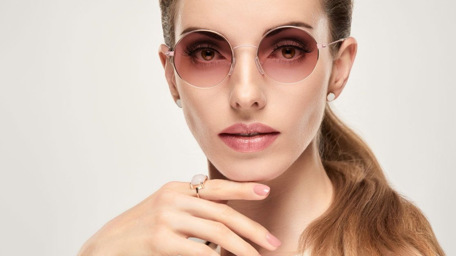 demo-attachment-141-lady-PJCSEWX